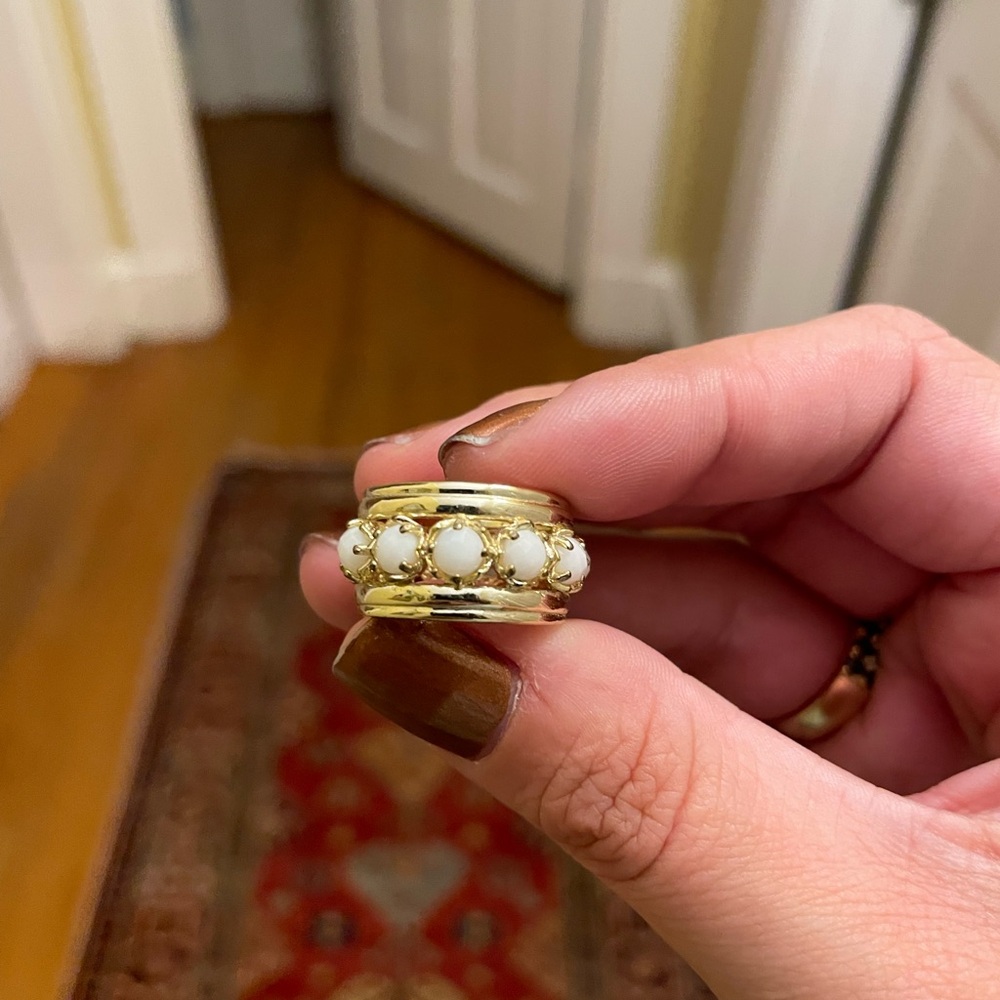 Like new gold Kendra Scott ring